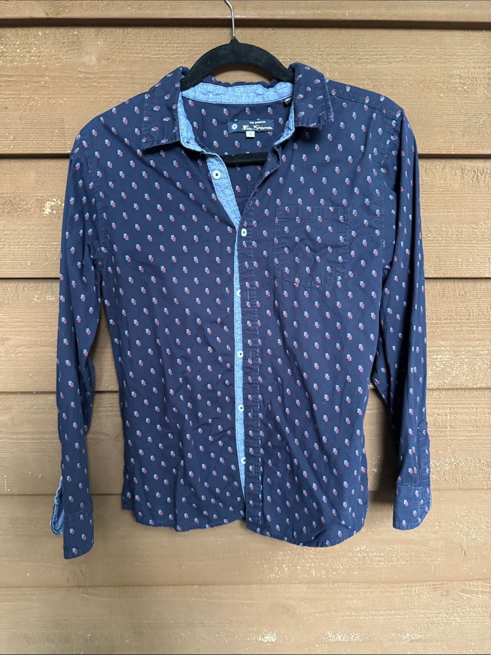 Ben Sherman Navy Blue Button-Down Shirt with red abstract size XL (18)